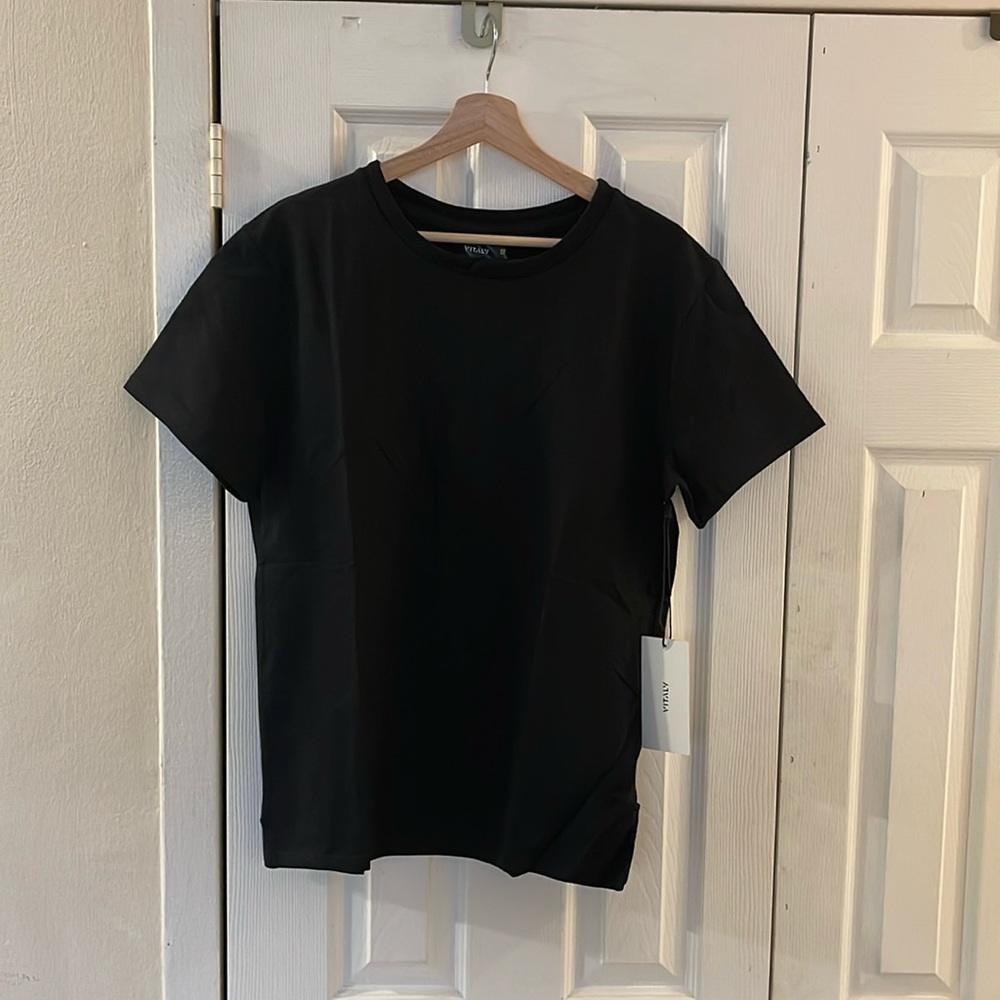 “NWT” Vitaly T Shirt size medium in black